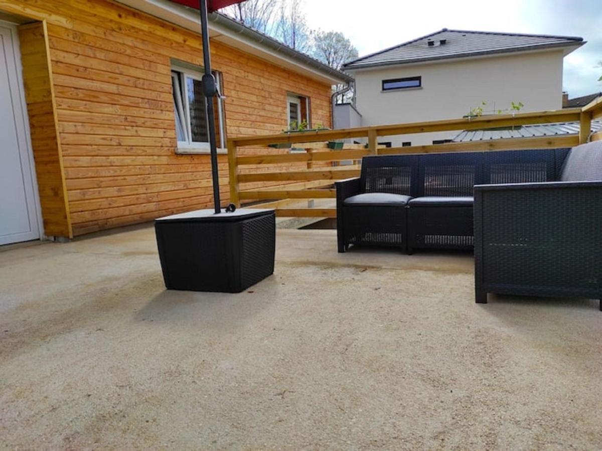 Cozy Holiday Home In Givonne Exterior photo