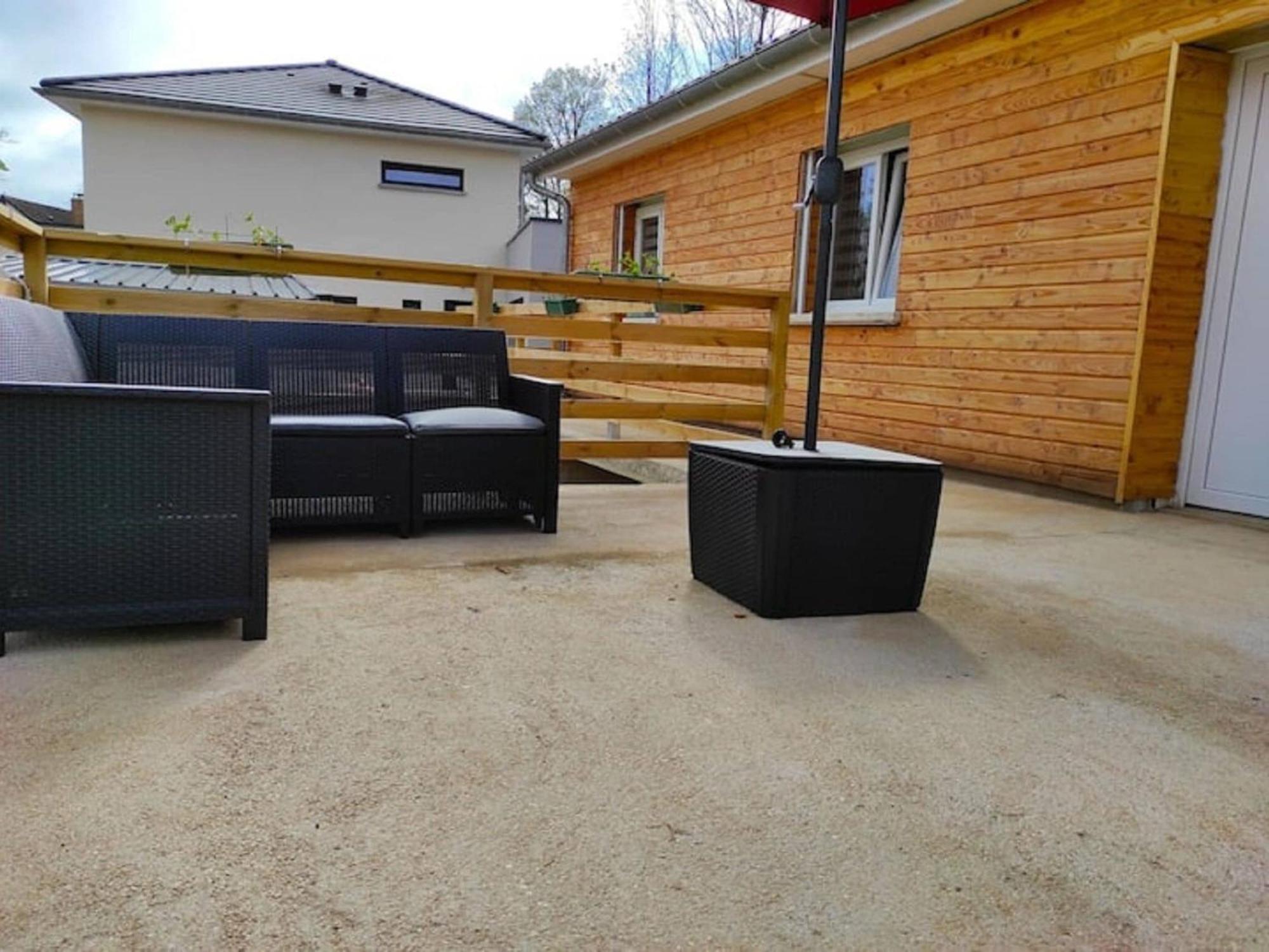 Cozy Holiday Home In Givonne Exterior photo